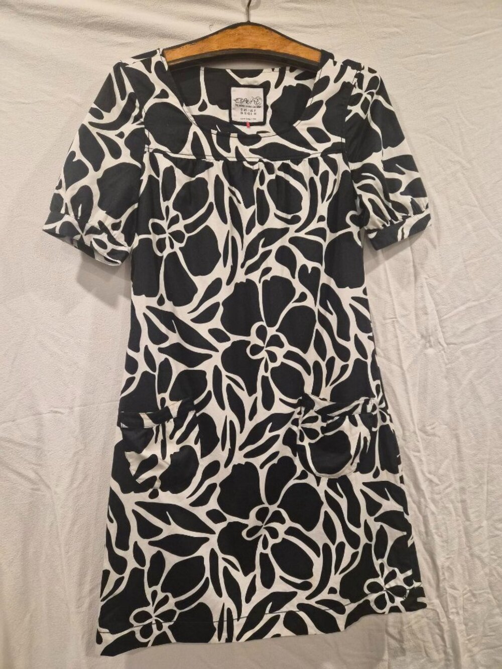 Black and white Esprit Dress with pockets and fully lined